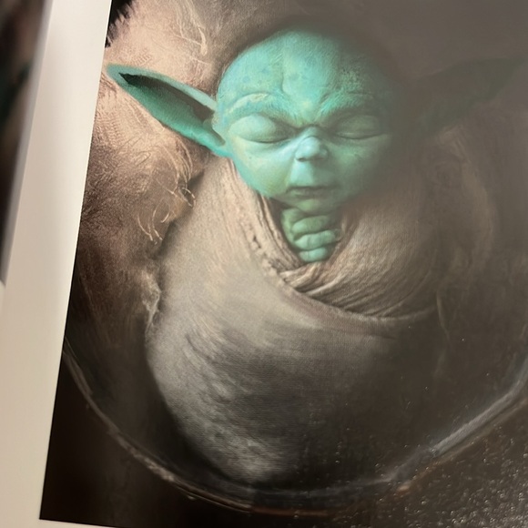 Art of Star Wars The Mandalorian Book behind the scenes of the Emmy Award Series - Picture 7 of 12